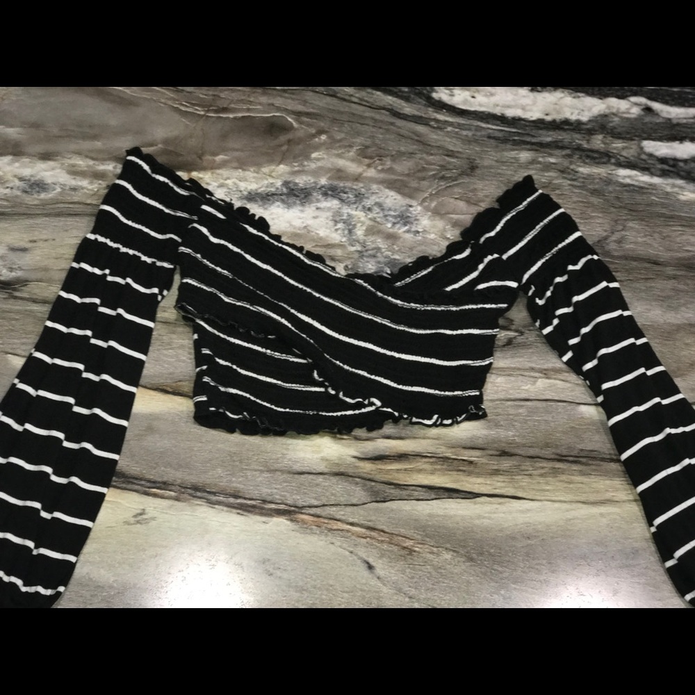 Long sleeve crop